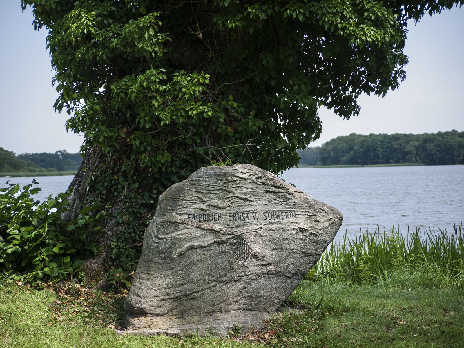 Wustrau-Gedenkstein-Ruppiner See